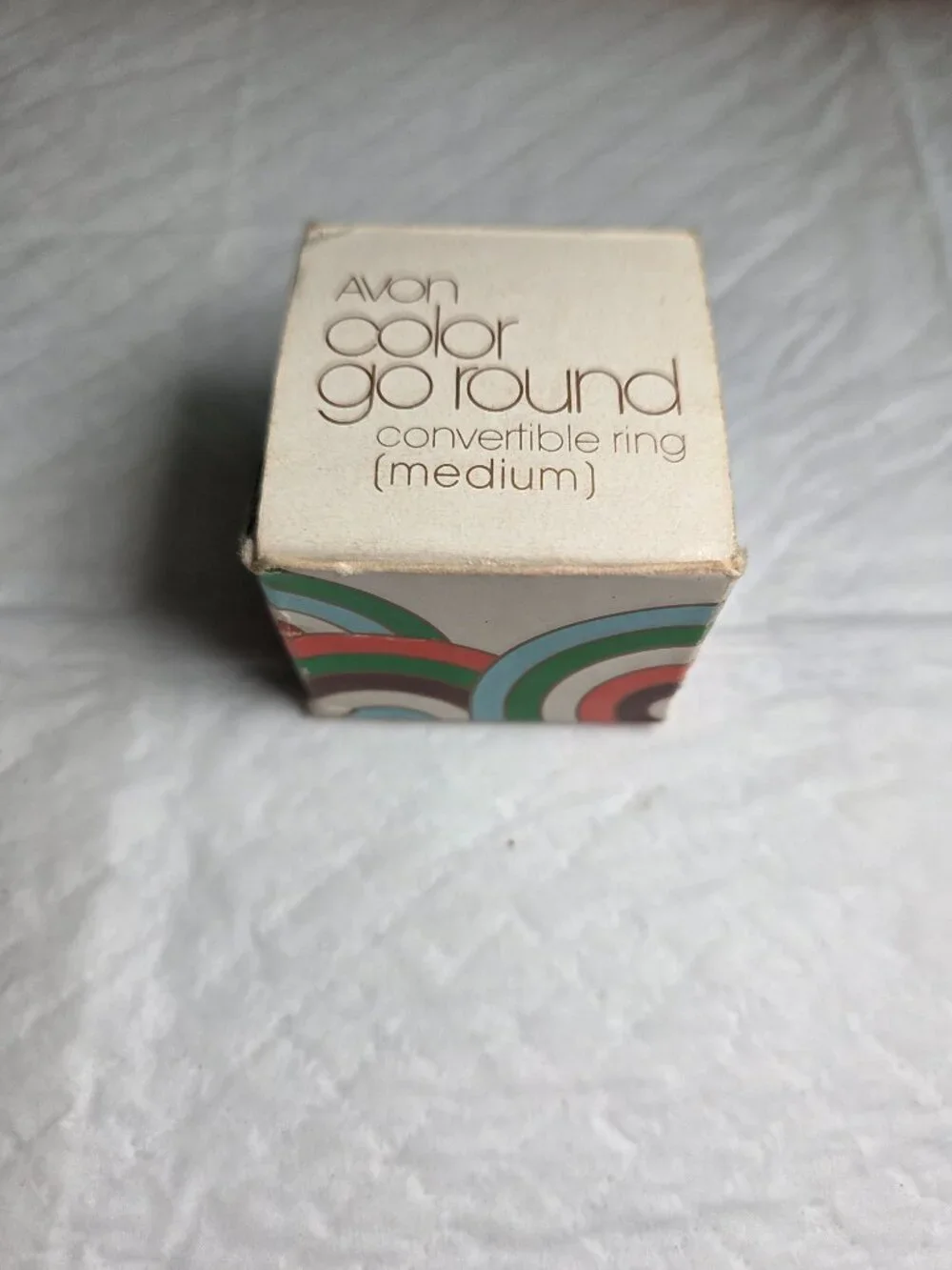 VINTAGE 1977 AVON COLOR GO ROUND BAKELITE RING SET WITH BOX - COMPLETE SET! - Picture 2 of 5